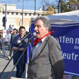 Boris Lechthaler, Solidarwerkstatt, moderierte die Kundgebung