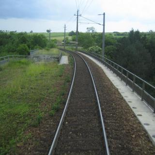 Franz-Josephs-Bahn: die breiten Brückenpfeiler zeigen, dass bis 1959 eine zweigleisige Hauptstrecke existierte