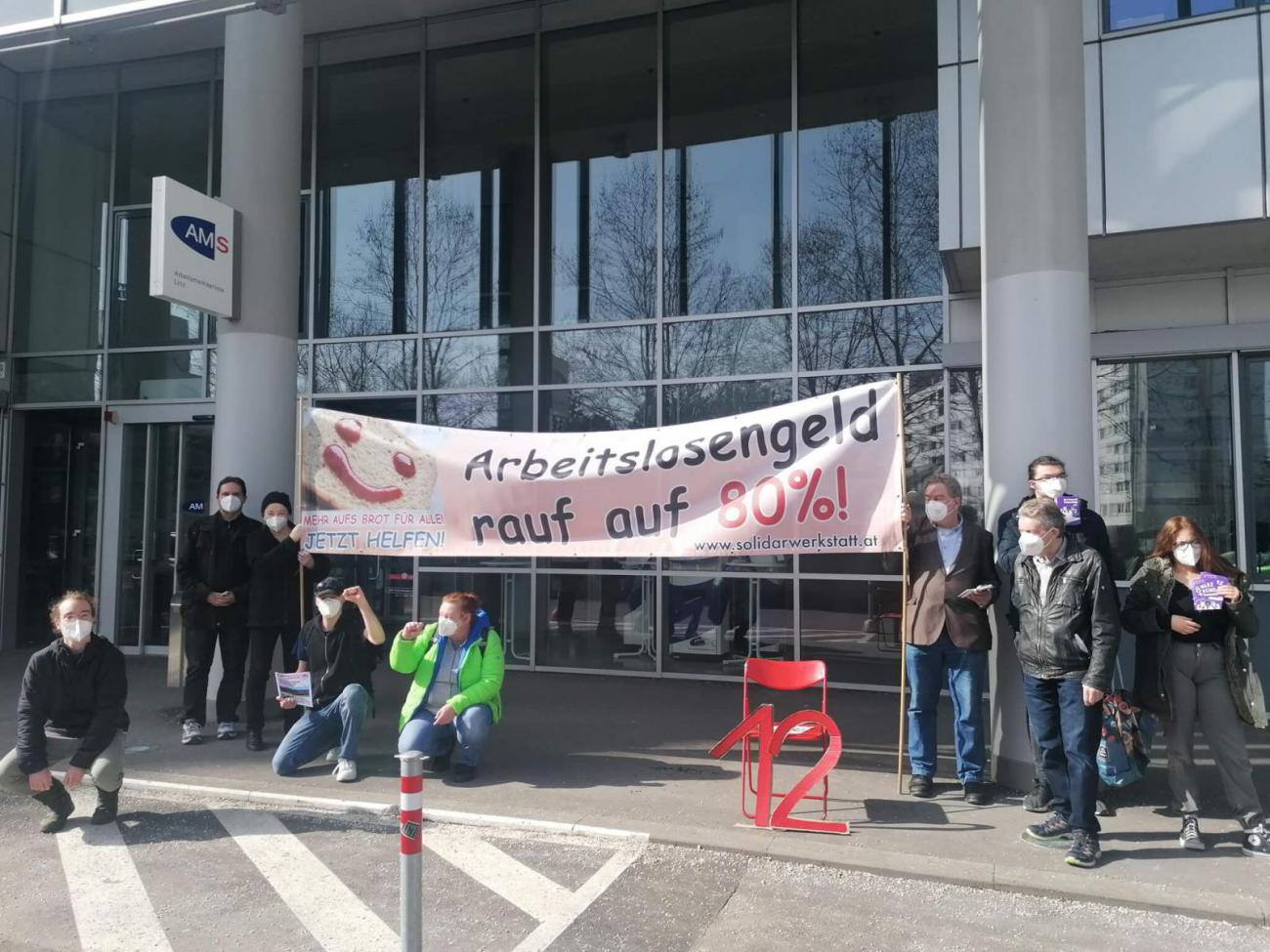 Solidarwerkstatt vor dem AMS Linz