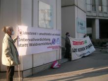 Protest vor Gericht